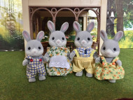 SYLVANIAN FAMILIES Šilkinių triušiukų šeimynėlė, 4030