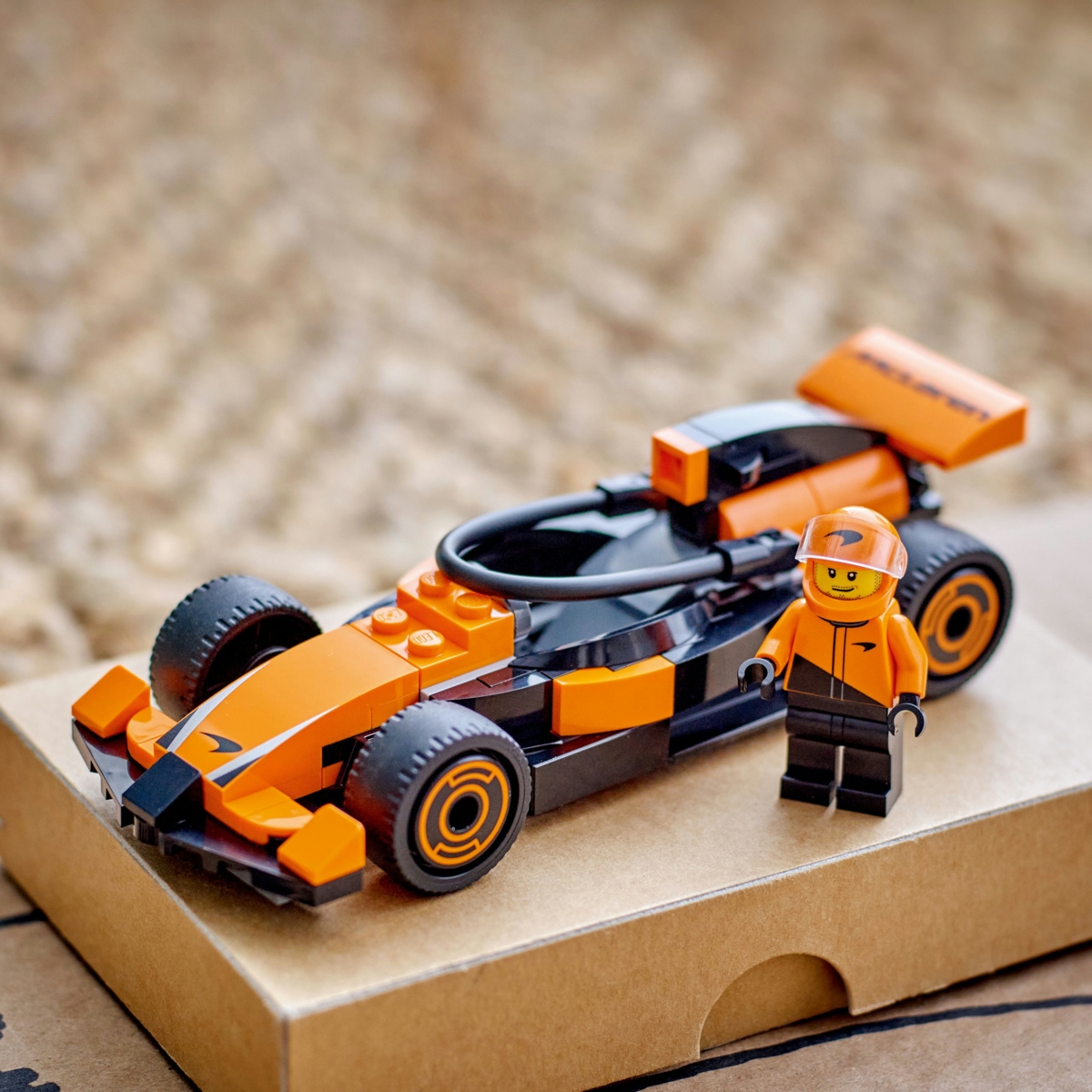 60442 LEGO® City Project Alicia 2025 F1® vairuotojas su McLaren