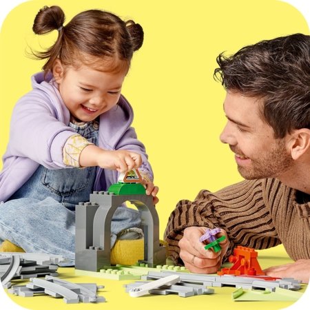 10425 LEGO® DUPLO® Town Traukinuko tunelio ir bėgių papildomas rinkinys 
