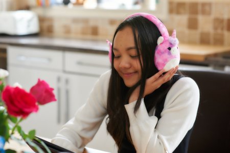 SQUISHMALLOWS pliušinės Bluetooth ausinės Lola, HMSQMBT-LOLA 
