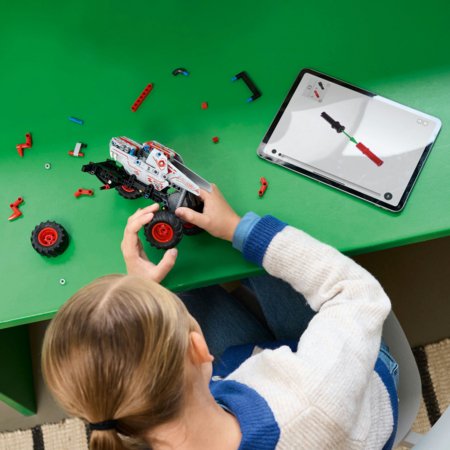 42200 LEGO® Technic Monster Jam™ ThunderROARus™ su spyruokliniu mechanizmu 