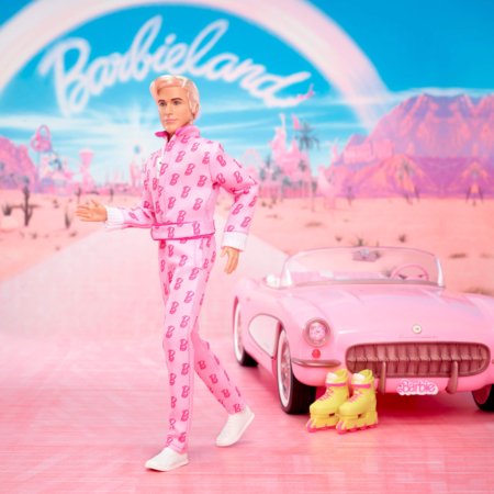 BARBIE Movie kolekcinis Kenas rožiniu kostiumu, JCP80 