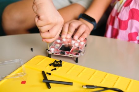 CIRCUITMESS Wacky Robot mokomasis STEM rinkinys BIT, CM-SA-BIT 