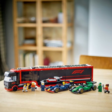 60445 LEGO® City Project Alicia 2025 F1® sunkvežimis su RB20 ir AMR24 F1® automobiliais 