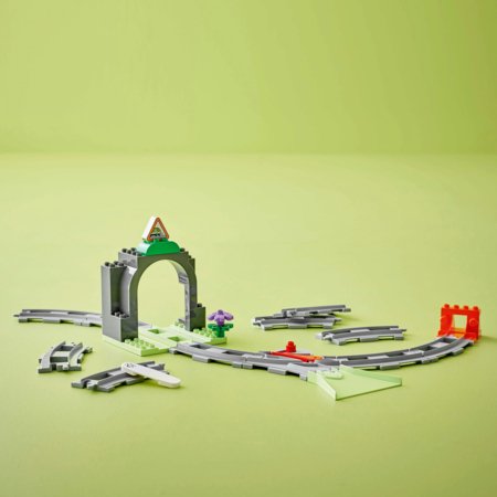 10425 LEGO® DUPLO® Town Traukinuko tunelio ir bėgių papildomas rinkinys 