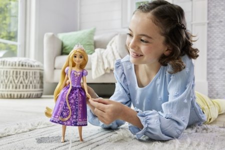 DISNEY PRINCESS dainuojanti lėlė auksaplaukė Rapunzel anglų kalba, HPD41 HPD41