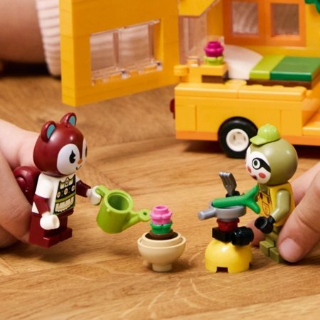 77054 LEGO® Animal Crossing™ Leif furgonas ir sodo prekių parduotuvė 