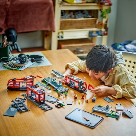 60423 LEGO® City Trains Miesto centro tramvajus ir stotelė 