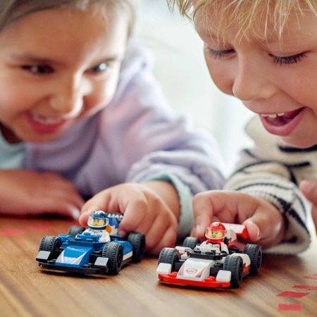 60464 LEGO® City Project Alicia 2025 F1® „Williams Racing“ ir „Haas“ F1® lenktyniniai automobiliai 