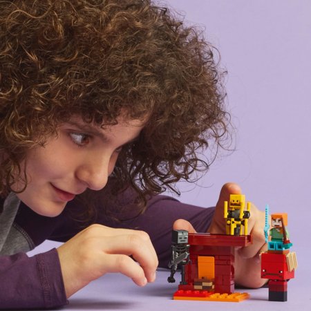 21266 LEGO® Minecraft® Lavos mūšis Nether dimensijoje 