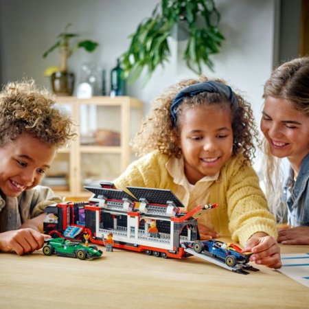 60445 LEGO® City Project Alicia 2025 F1® sunkvežimis su RB20 ir AMR24 F1® automobiliais 