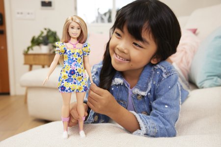 BARBIE lėlė su Dauno sindromu gėlėta suknele, HJT05 HJT05