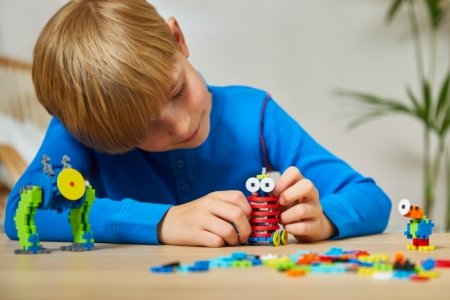 PLUS PLUS konstruktorius Mokausi statyti robotus, 3963 