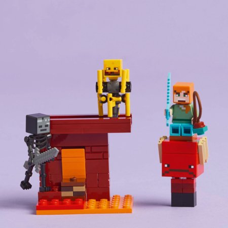 21266 LEGO® Minecraft® Lavos mūšis Nether dimensijoje 