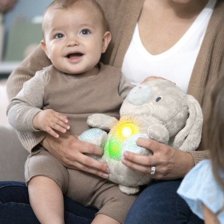 INGENUITY TOYS raminantis pliušinis žaislas Heart to Hugs, 12920 