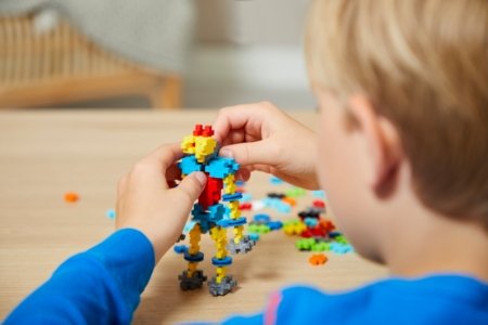 PLUS PLUS konstruktorius Mokausi statyti robotus, 3963 