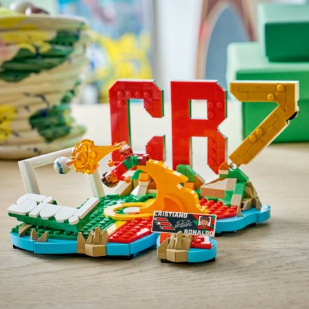43012 LEGO® Editions Cristiano Ronaldo – svarbiausi futbolo įvykiai 
