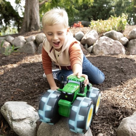 JOHN DEERE žaislinis traktorius su šviečiančiais ratais, 46644 46644