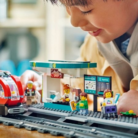60423 LEGO® City Trains Miesto centro tramvajus ir stotelė 